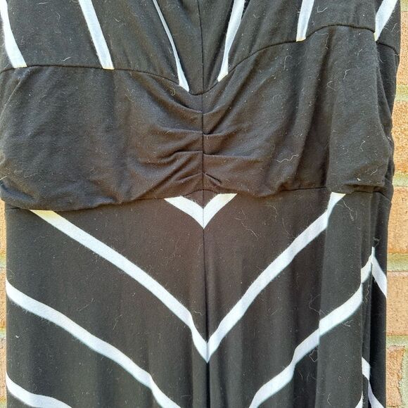 Stylish Black and White Maxi Dress - Picture 8 of 8